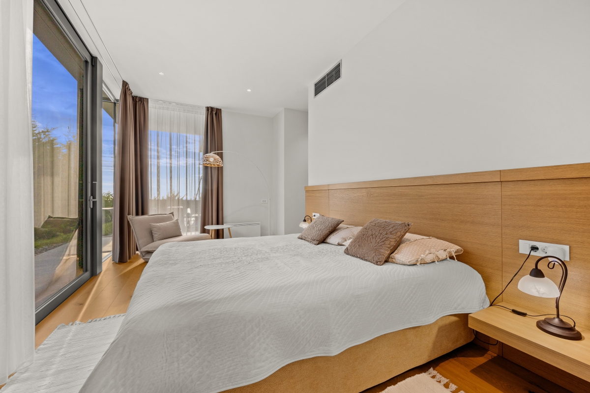 Esclusiva villa moderna con vista mare e oasi benessere privata