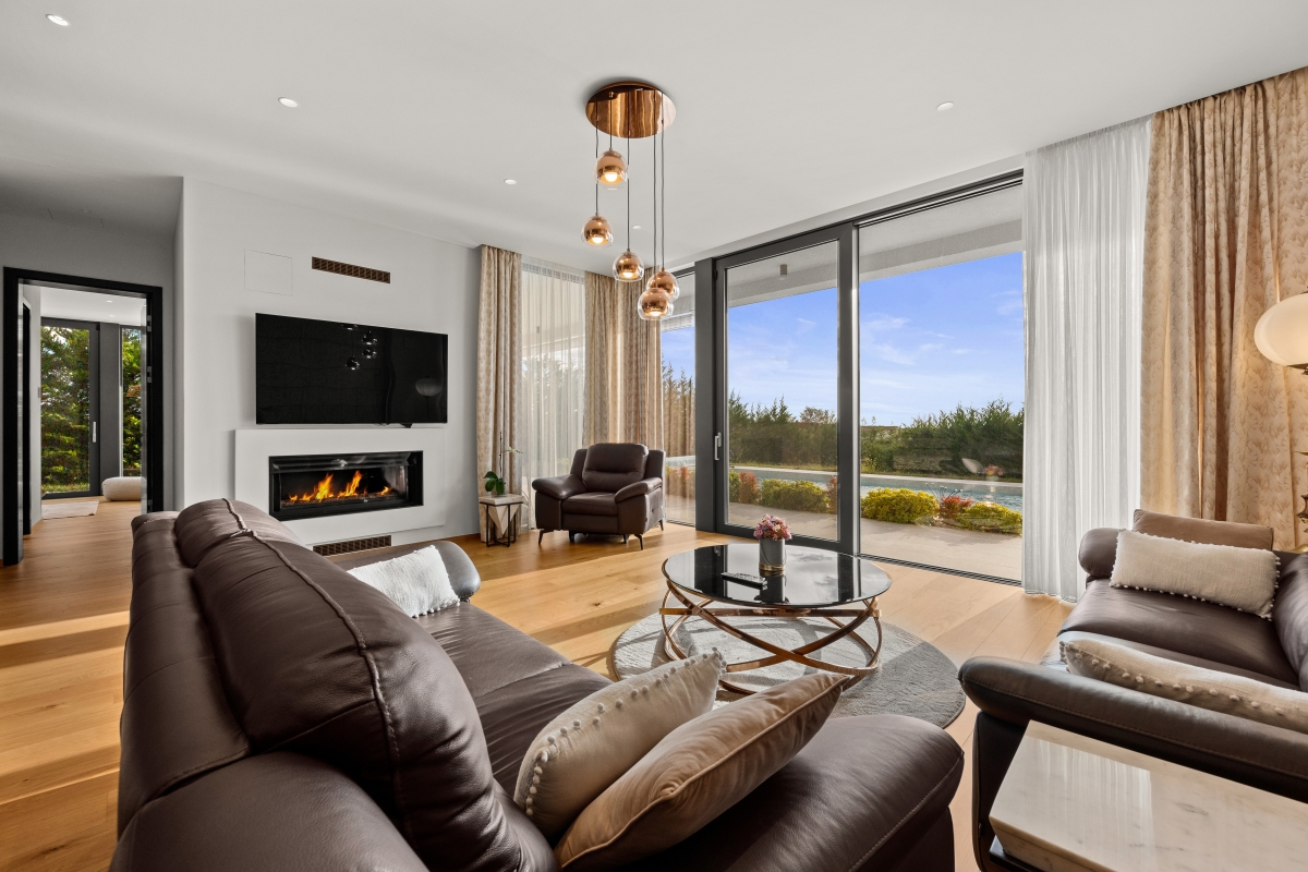 Esclusiva villa moderna con vista mare e oasi benessere privata