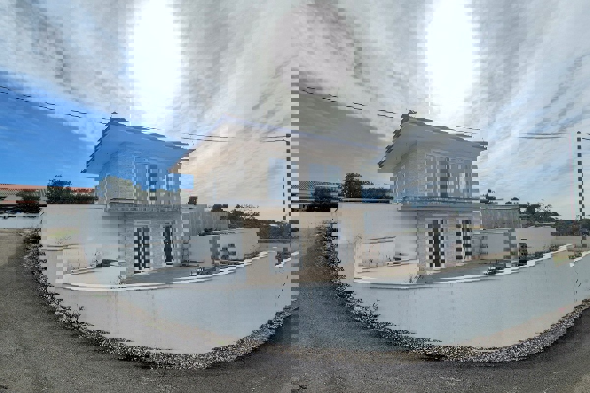 Casa indipendente con piscina e vista mare