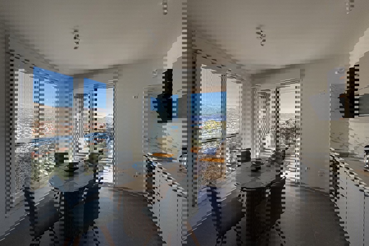 Attico con vista mare e terrazza panoramica