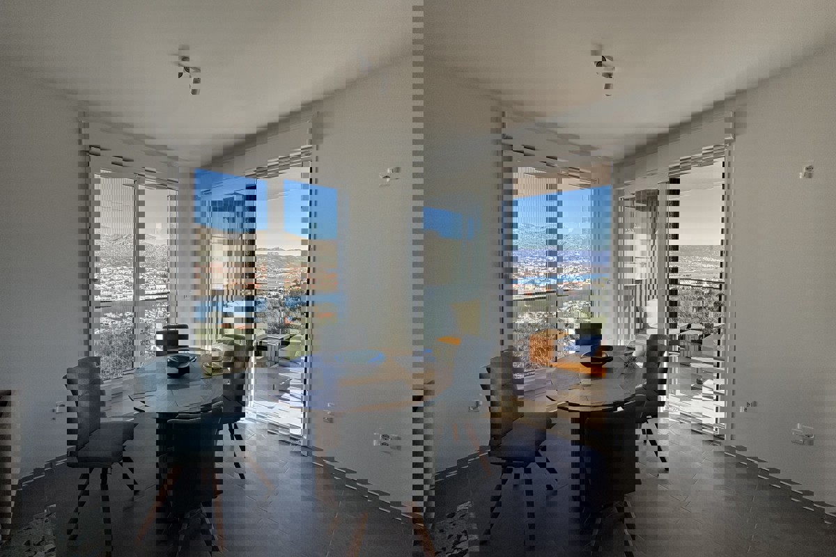 Attico con vista mare e terrazza panoramica