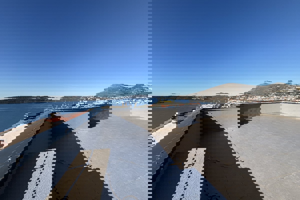 Attico con vista mare e terrazza panoramica
