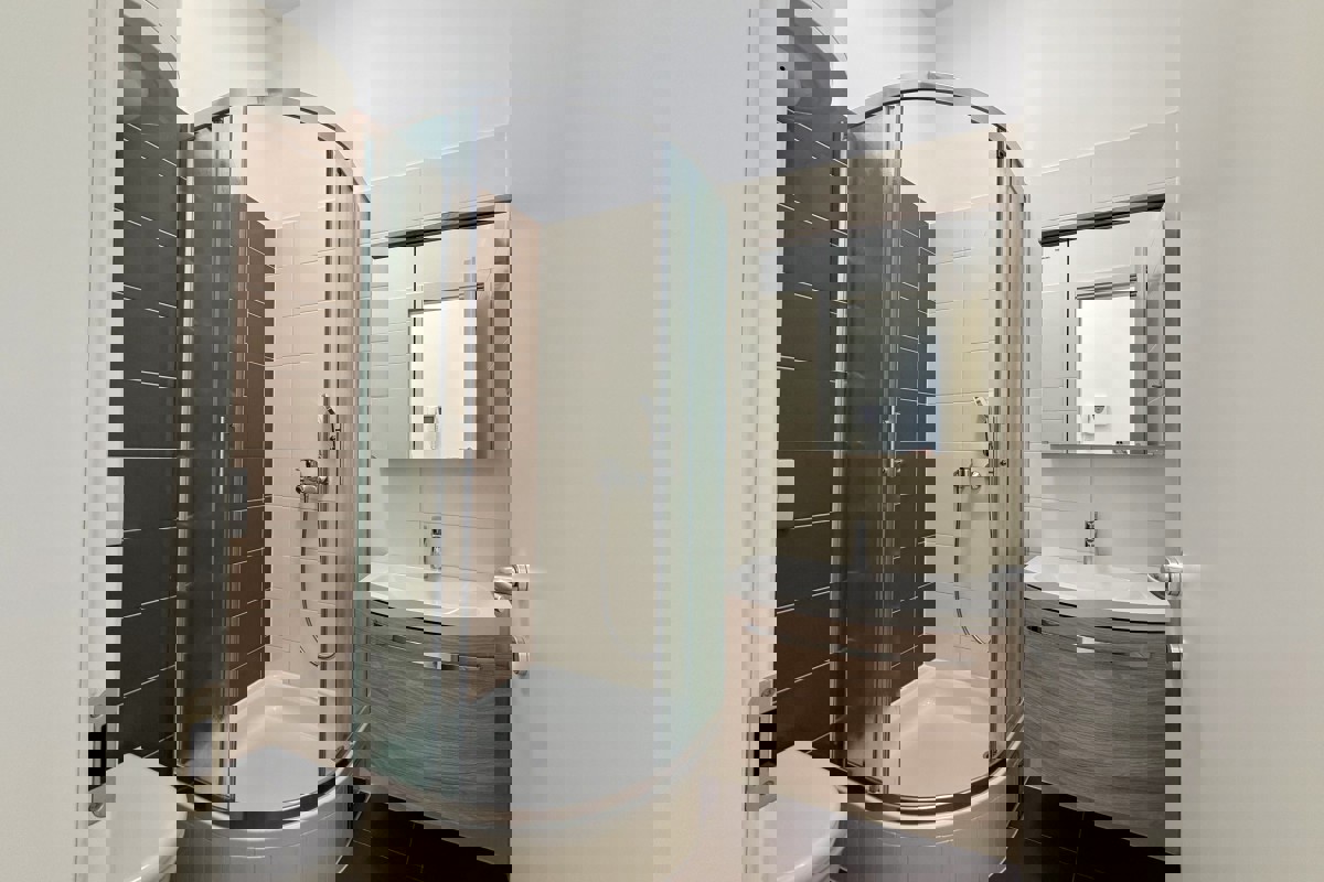 Appartamento con tre camere da letto e vista mare