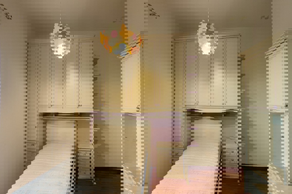 Appartamento con tre camere da letto e vista mare