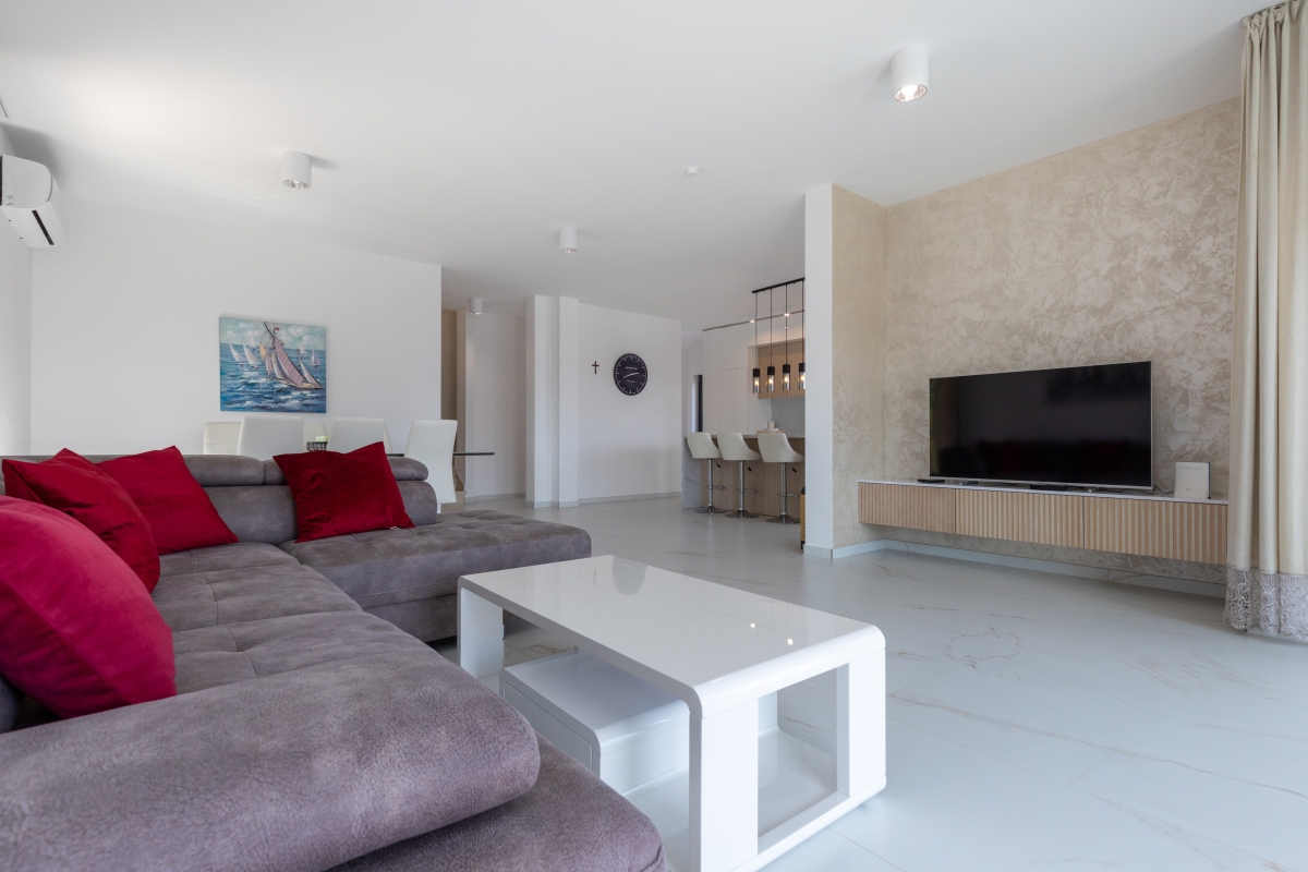 Villa moderna con piscina