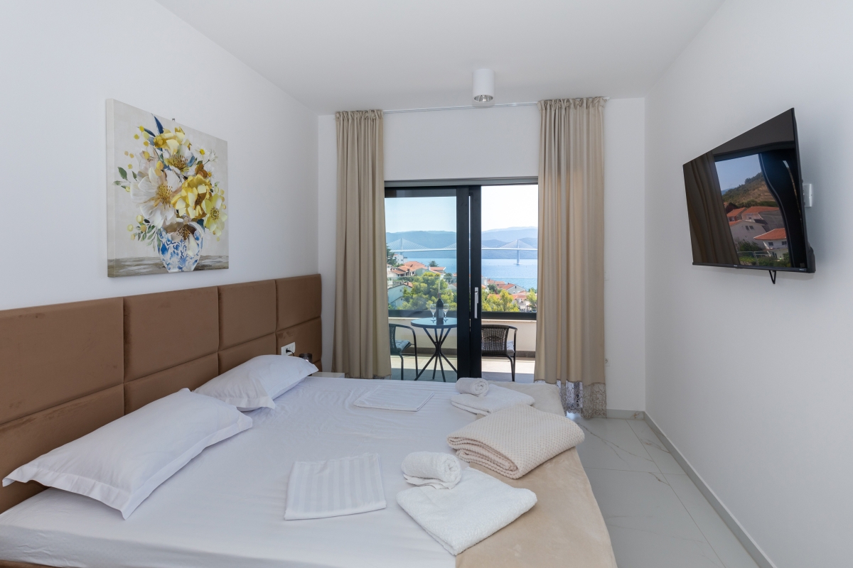 Villa moderna con piscina