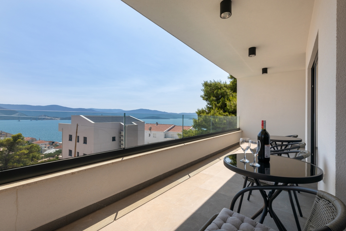 Villa moderna con piscina