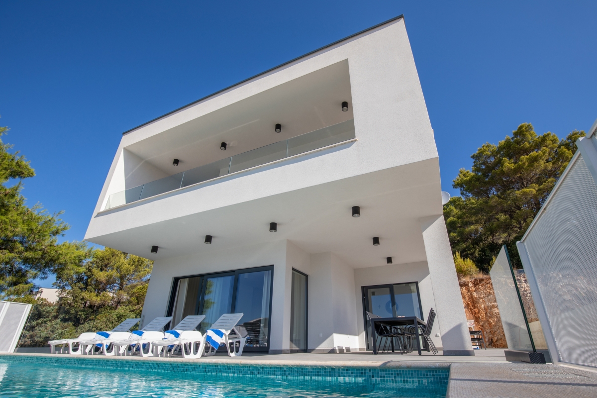 Villa moderna con piscina