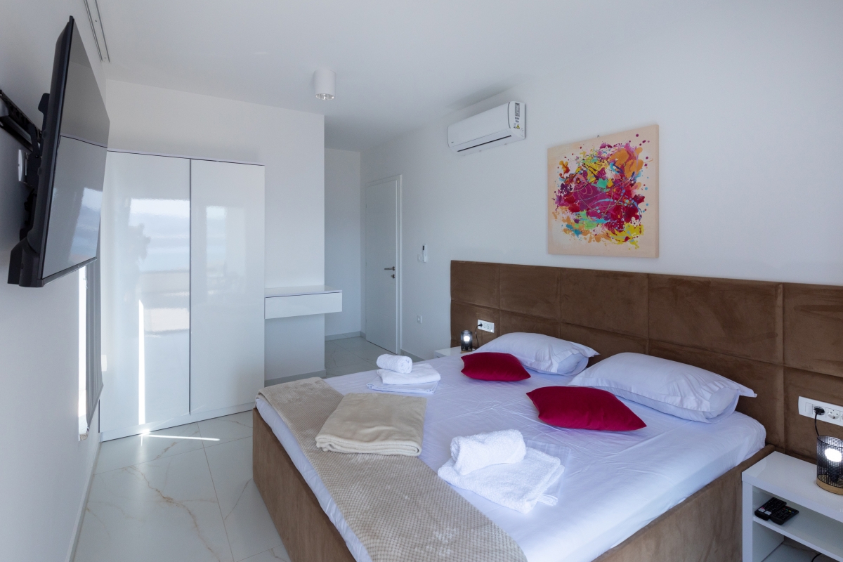 Villa moderna con piscina