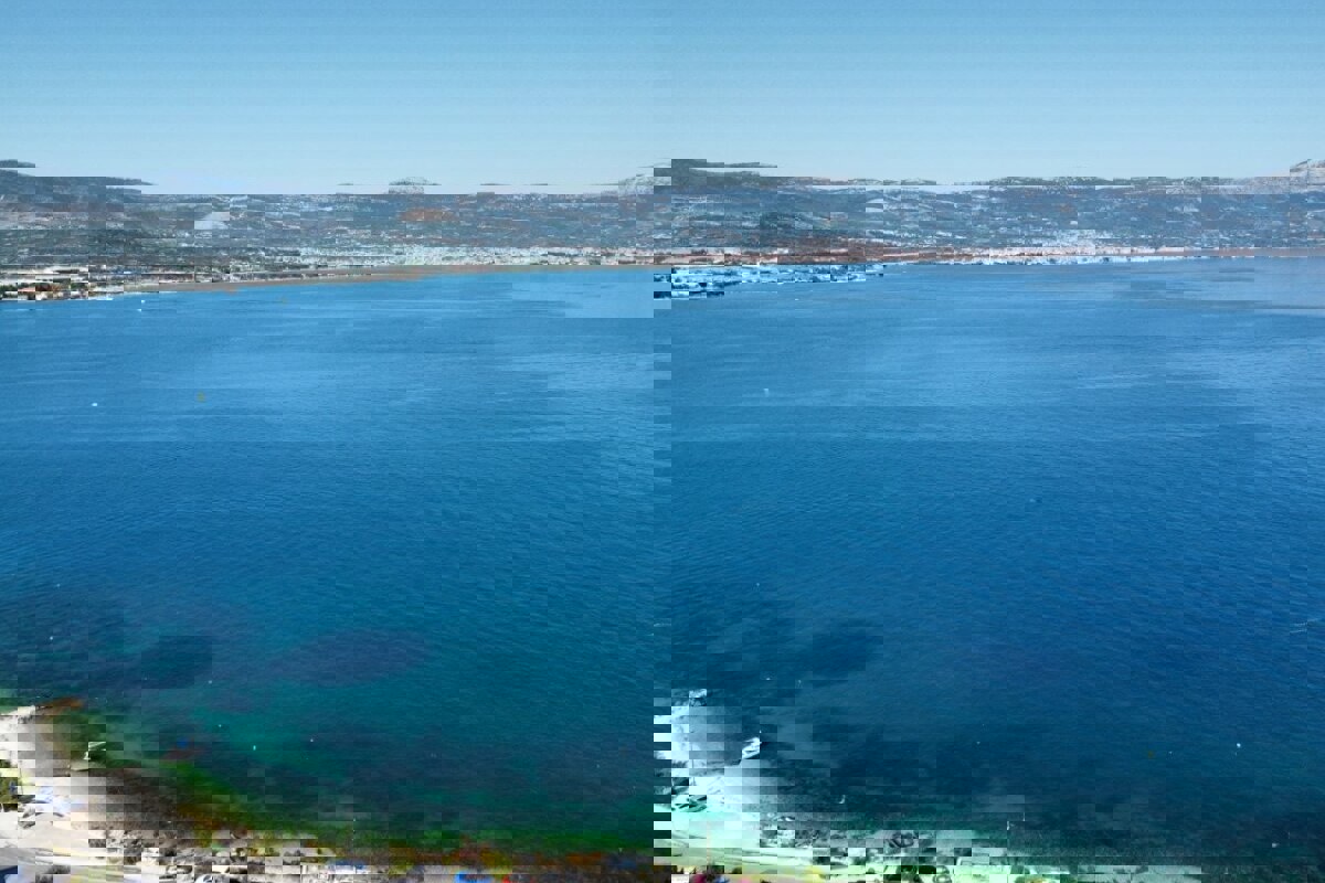 Palazzo residenziale con vista mare