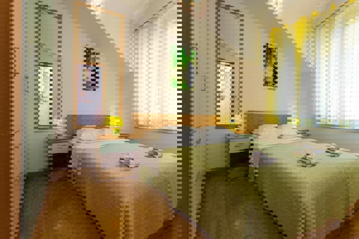 Palazzo residenziale con vista mare