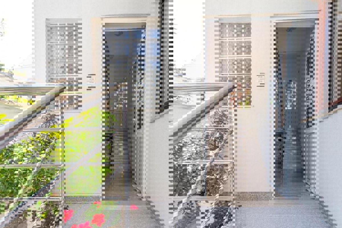 Palazzo residenziale con vista mare