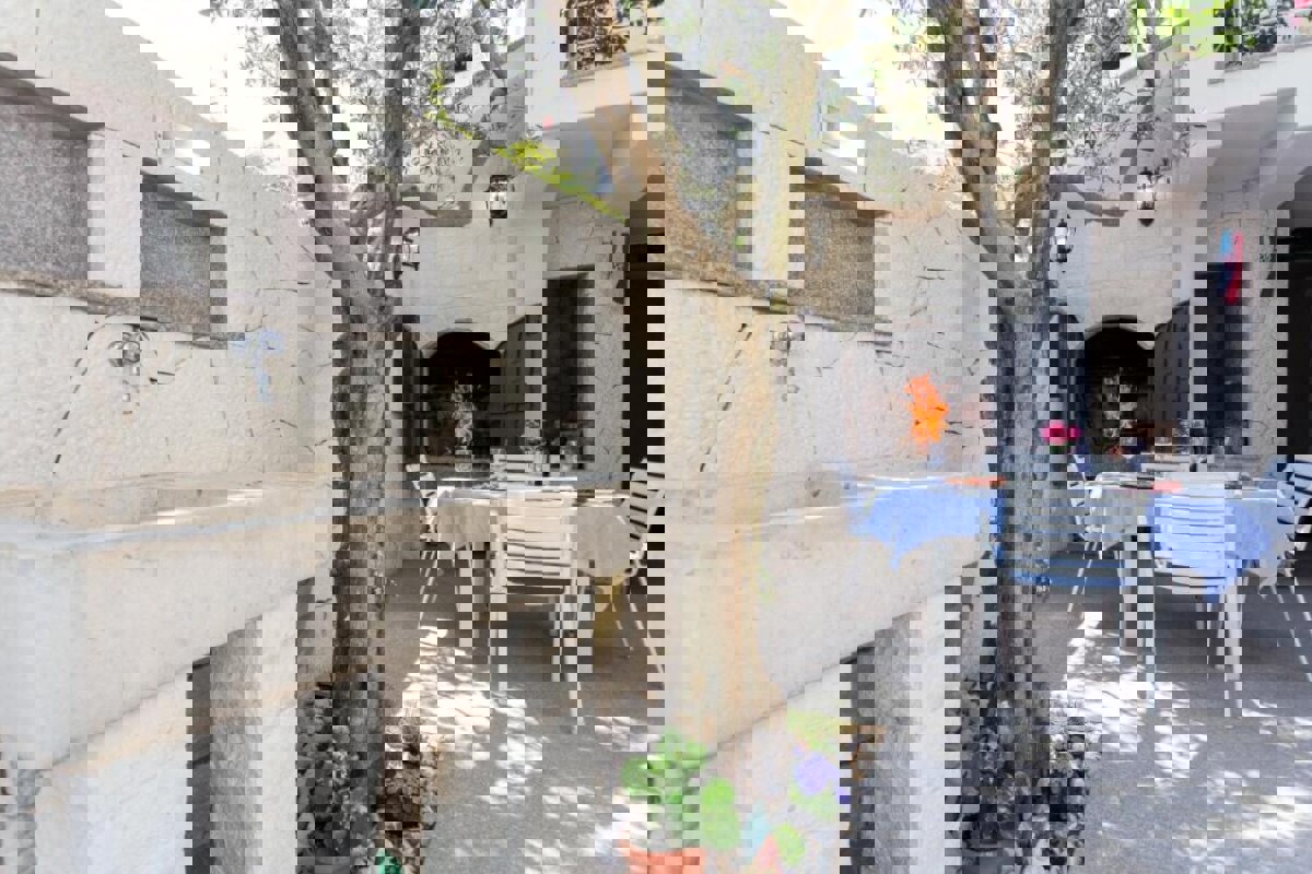 Palazzo residenziale con vista mare