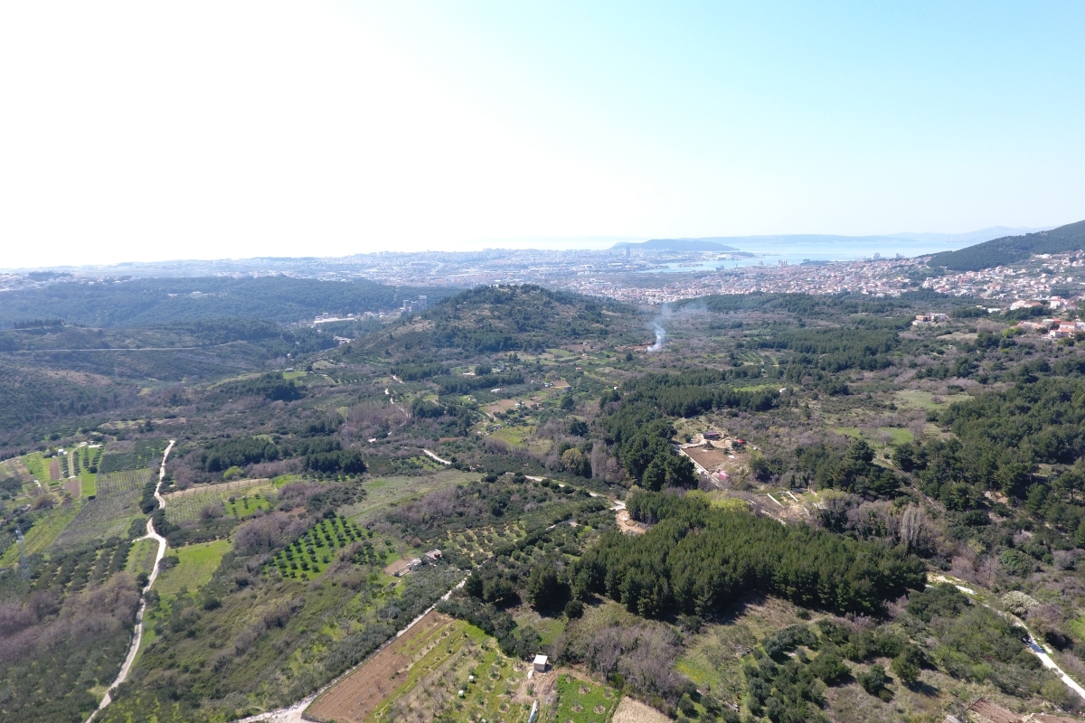 Terreno edificabile a Klis con vista panoramica