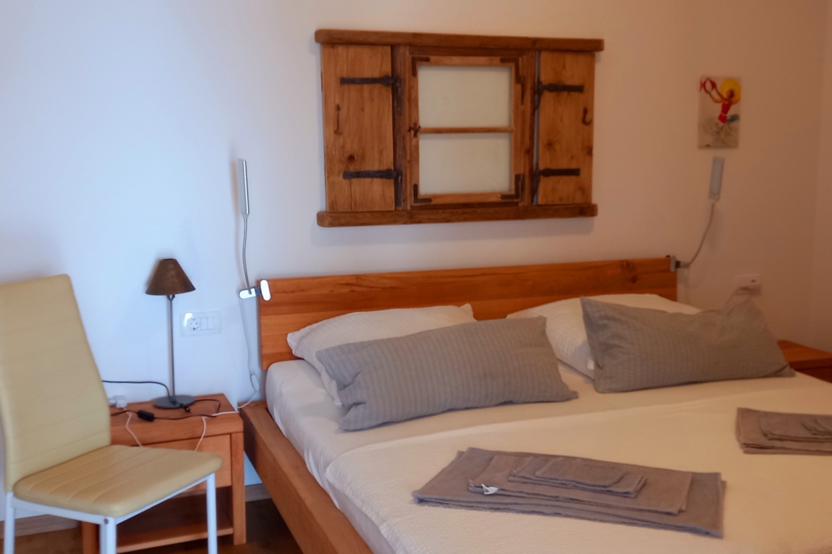 Appartamento moderno con due camere da letto e vista mare