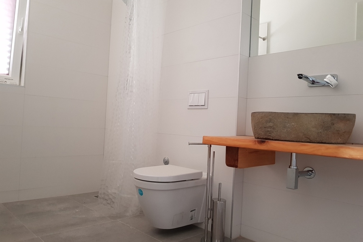 Appartamento moderno con due camere da letto e vista mare