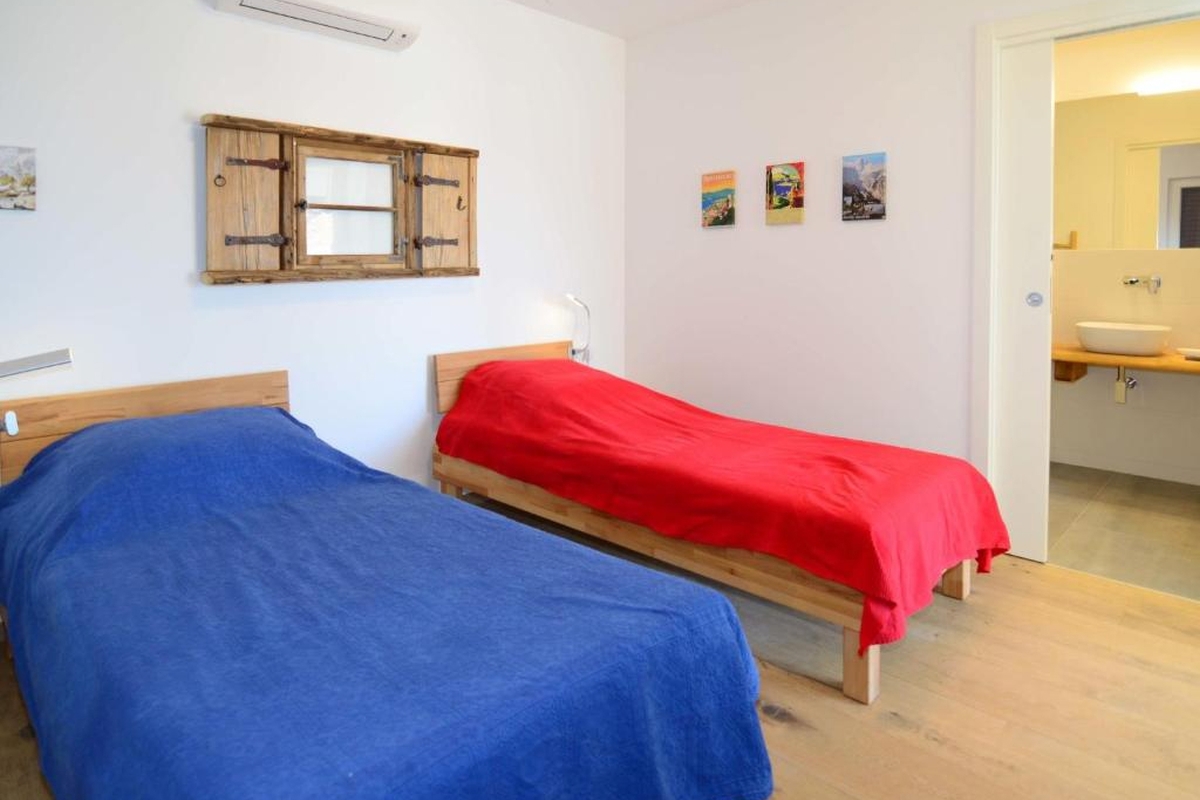 Appartamento moderno con due camere da letto e vista mare