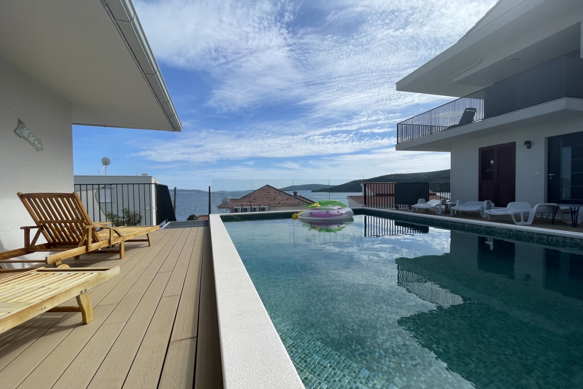 Appartamento moderno con due camere da letto e vista mare