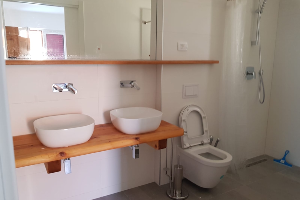 Appartamento moderno con due camere da letto e vista mare