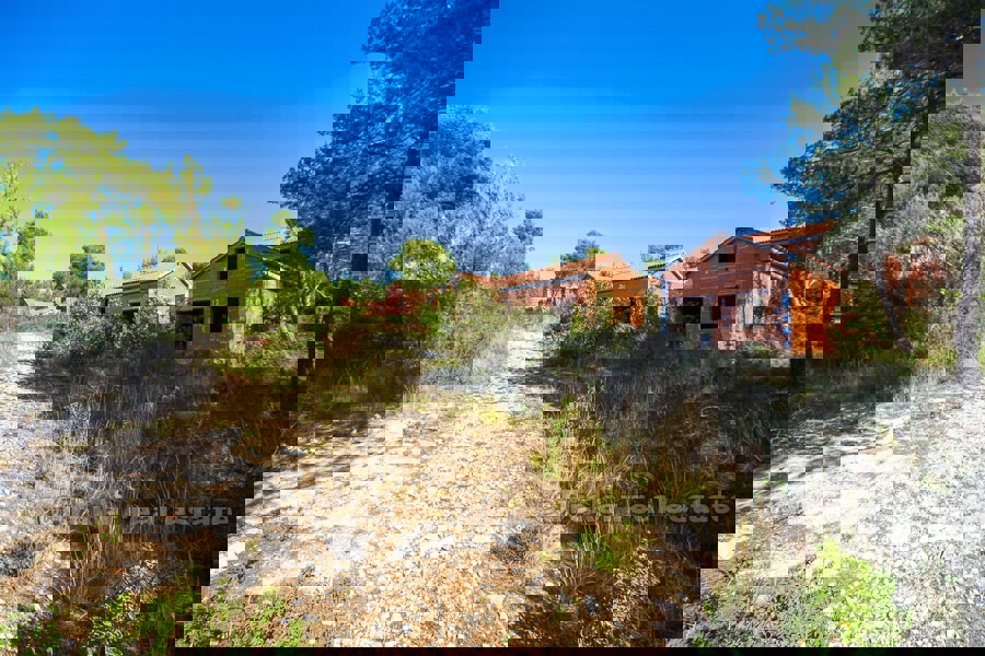 Hotel / piano Off, 17 bungalow incompiuti su un terreno di 15.000 m2