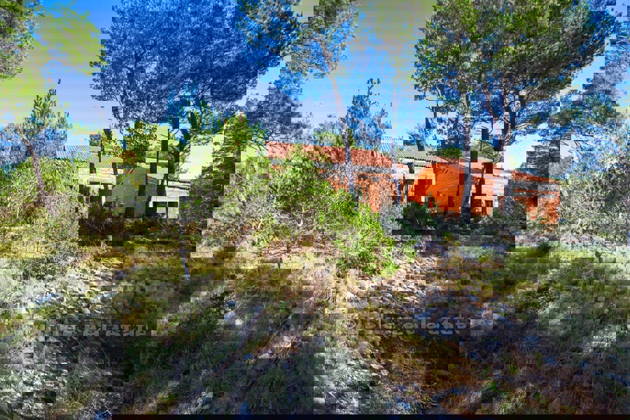 Hotel / piano Off, 17 bungalow incompiuti su un terreno di 15.000 m2