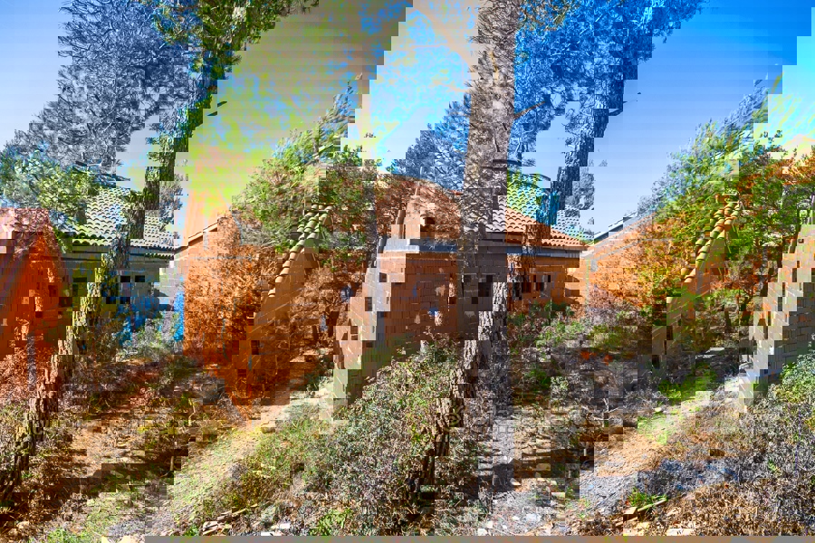 Hotel / piano Off, 17 bungalow incompiuti su un terreno di 15.000 m2