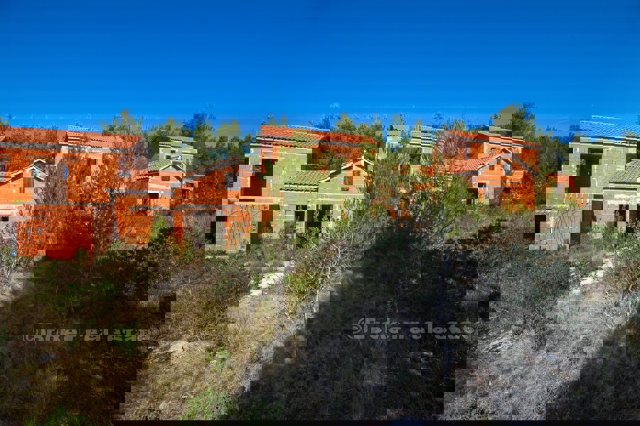 Hotel / piano Off, 17 bungalow incompiuti su un terreno di 15.000 m2