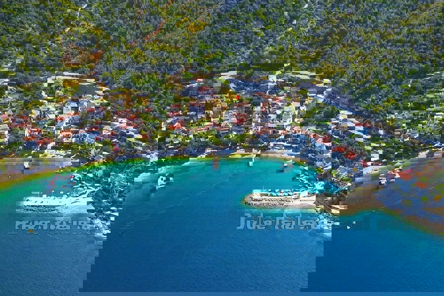 Drvenik, affascinante condominio con vista mare