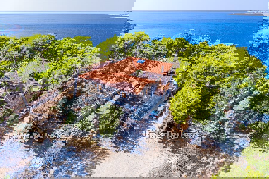 Una proprietà isolata unica su una piccola isola