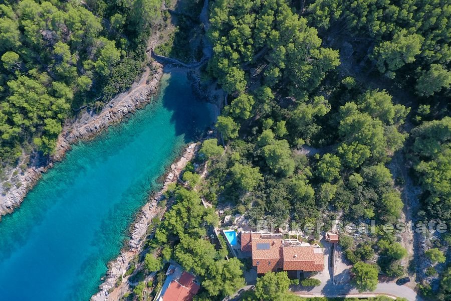 Casa in pietra unica al mare