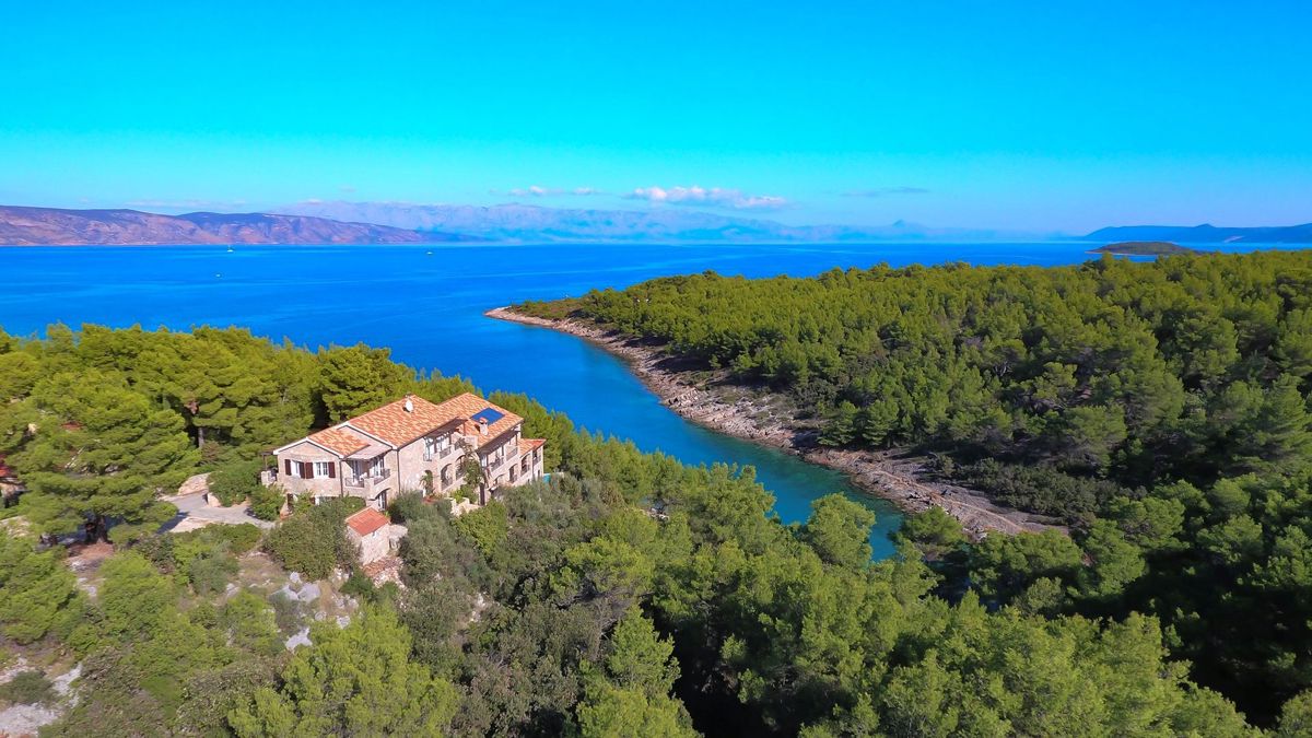 Casa in pietra unica al mare