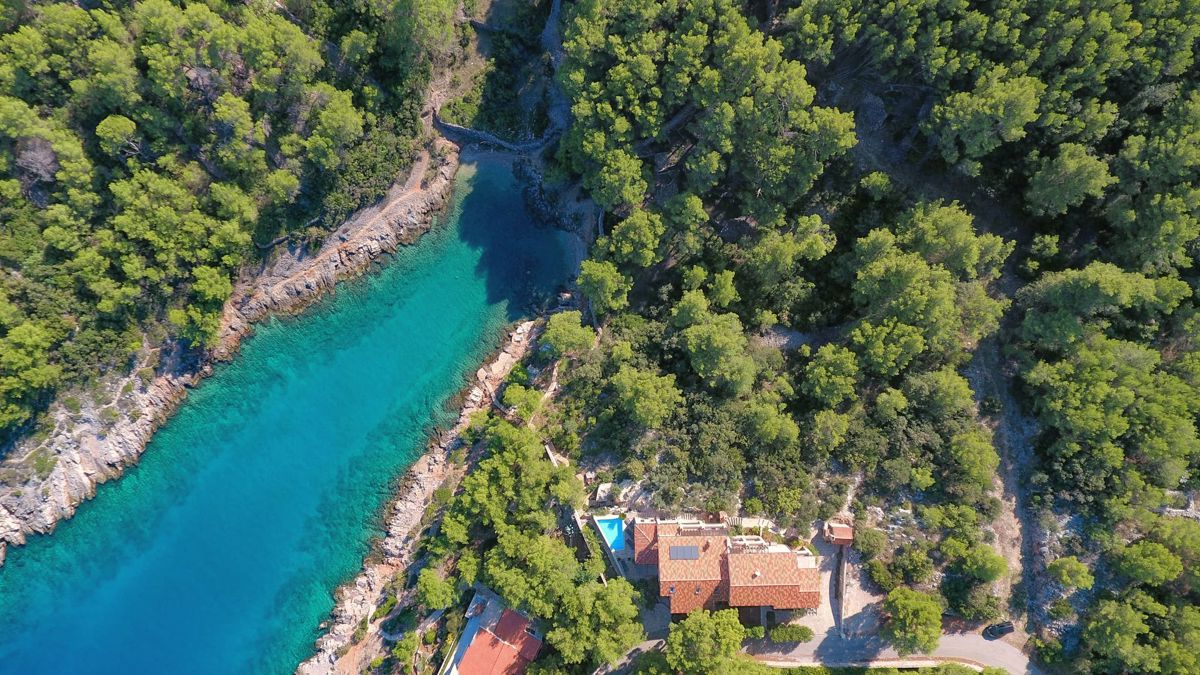 Casa in pietra unica al mare