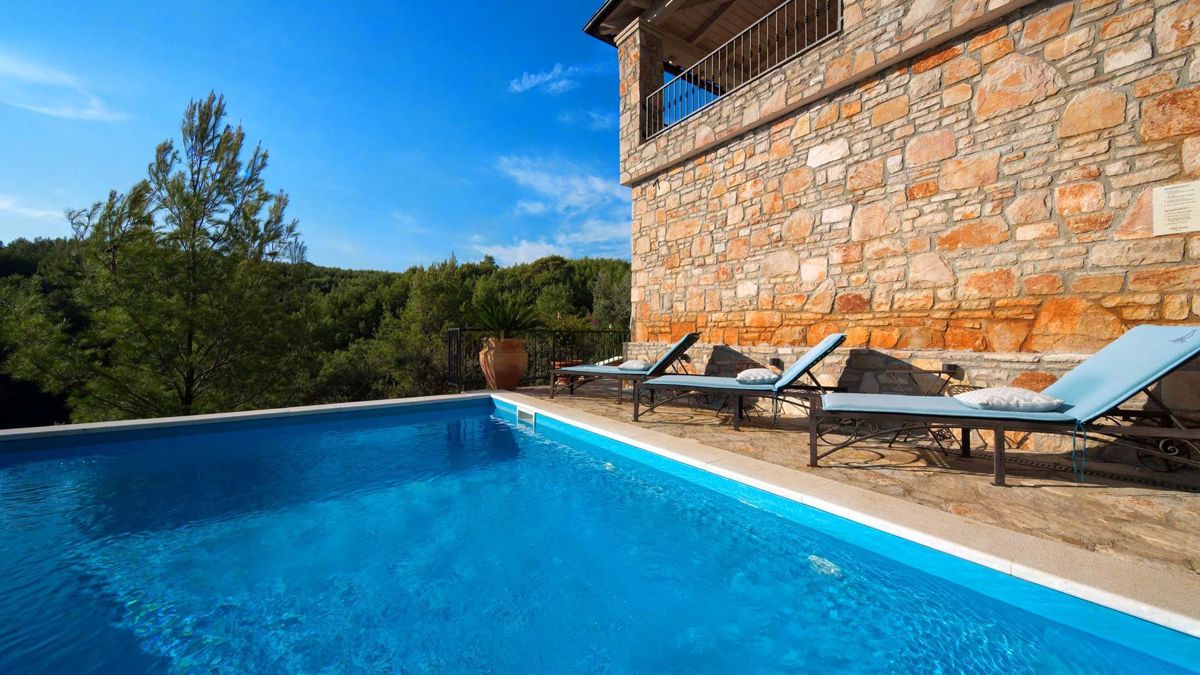 Casa in pietra unica al mare
