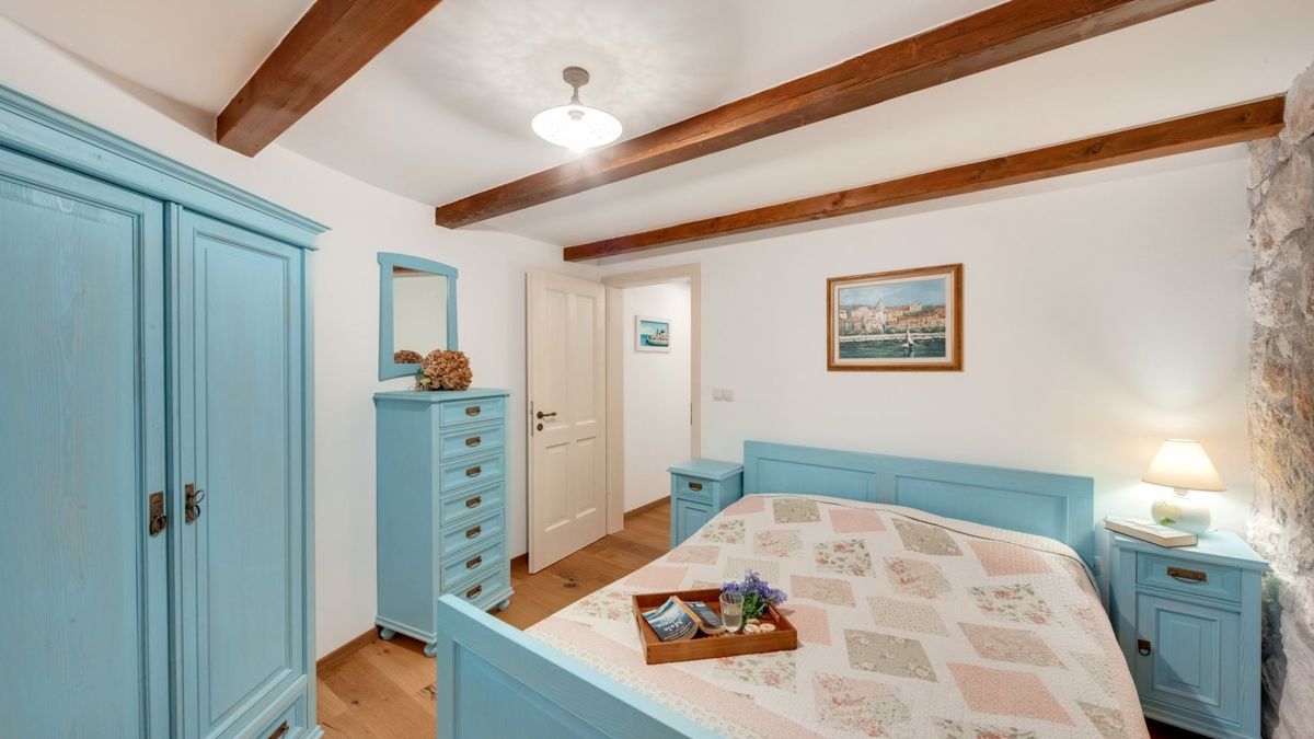 Casa in pietra unica al mare