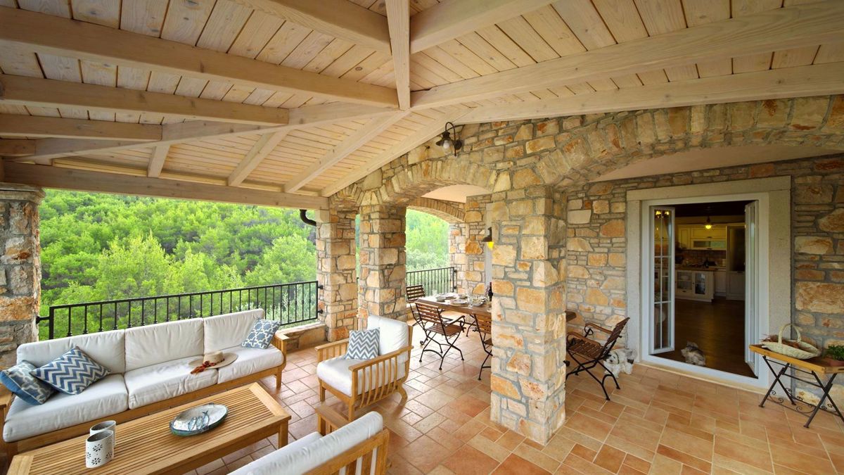 Casa in pietra unica al mare