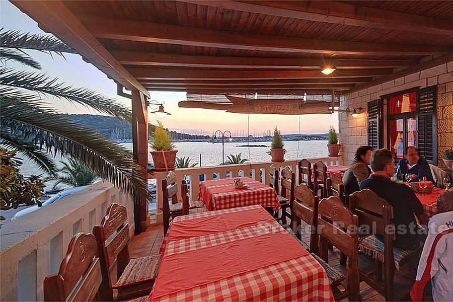 Rogoznica, una bella casa in pietra con un ristorante