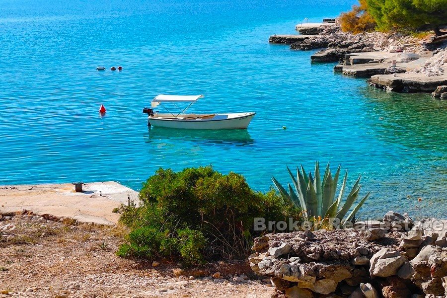 Casa in pietra prima fila mare