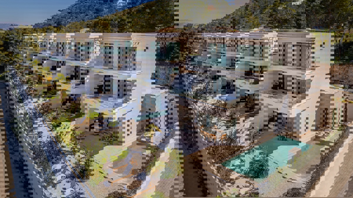 Ville all'interno di un complesso di lusso, prima fila al mare