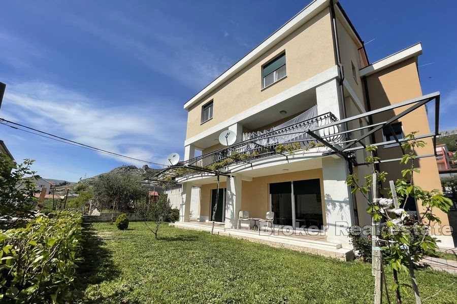 Palazzina con vista mare