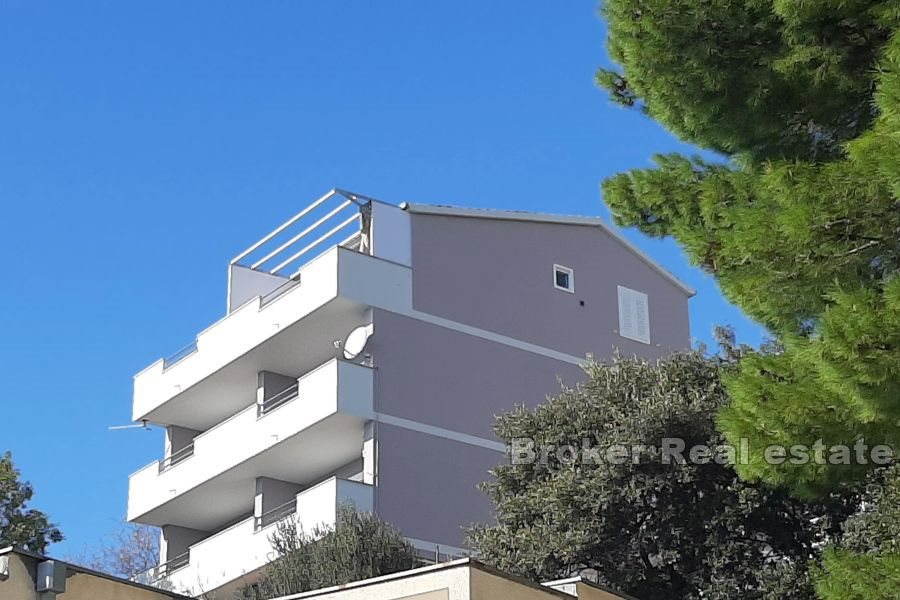 Trilocale con giardino e vista mare