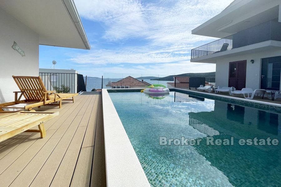 Casa indipendente e bifamiliare con vista mare