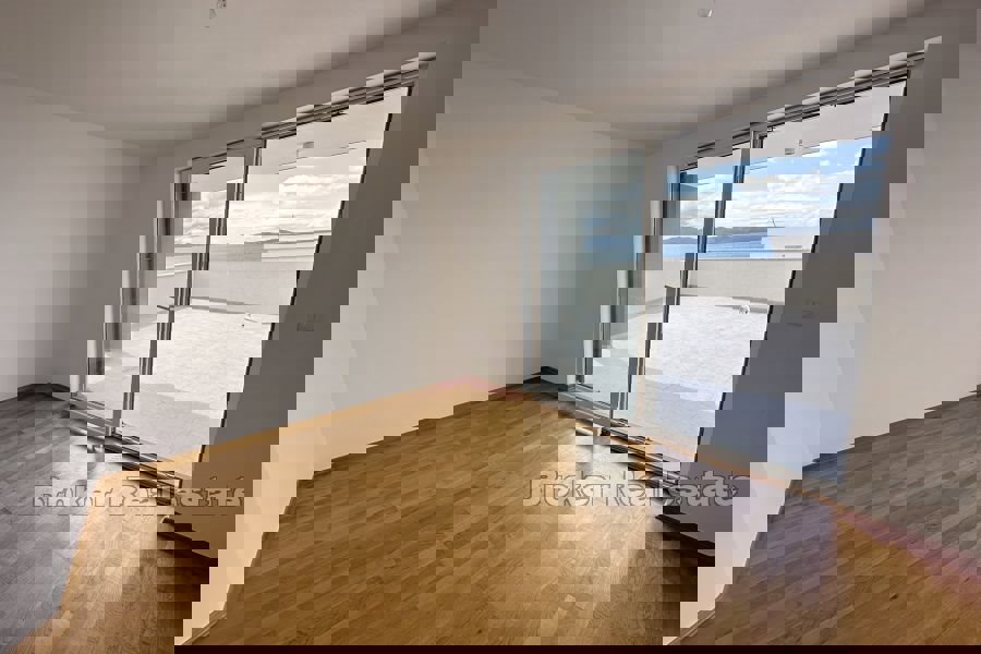 Attico in seconda fila al mare