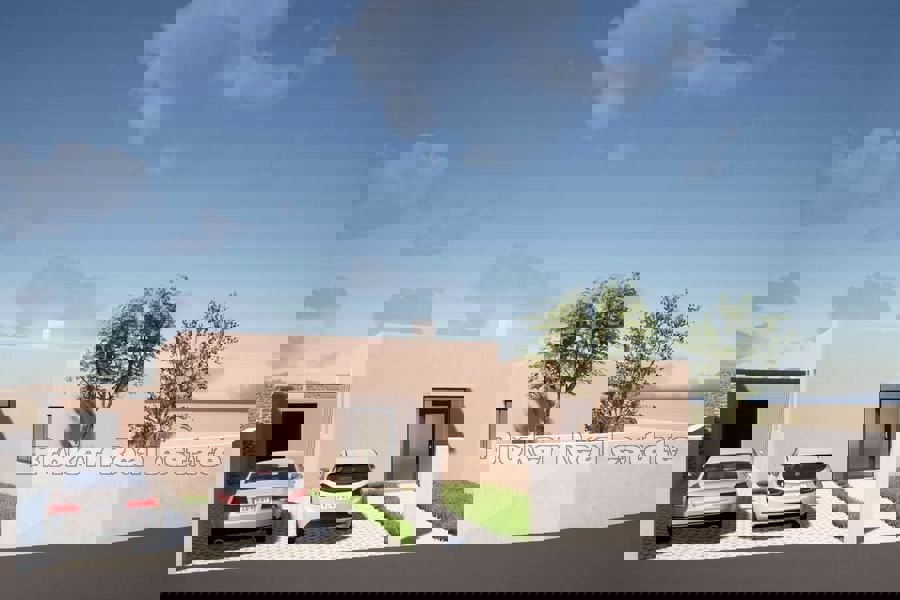 Casa a un piano di nuova costruzione con piscina