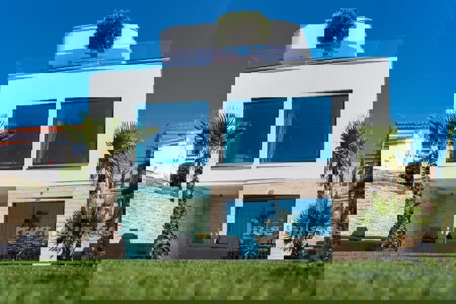 Villa di lusso in prima fila al mare