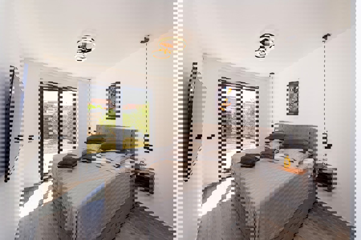 Villa di nuova costruzione con piscina e vista mare