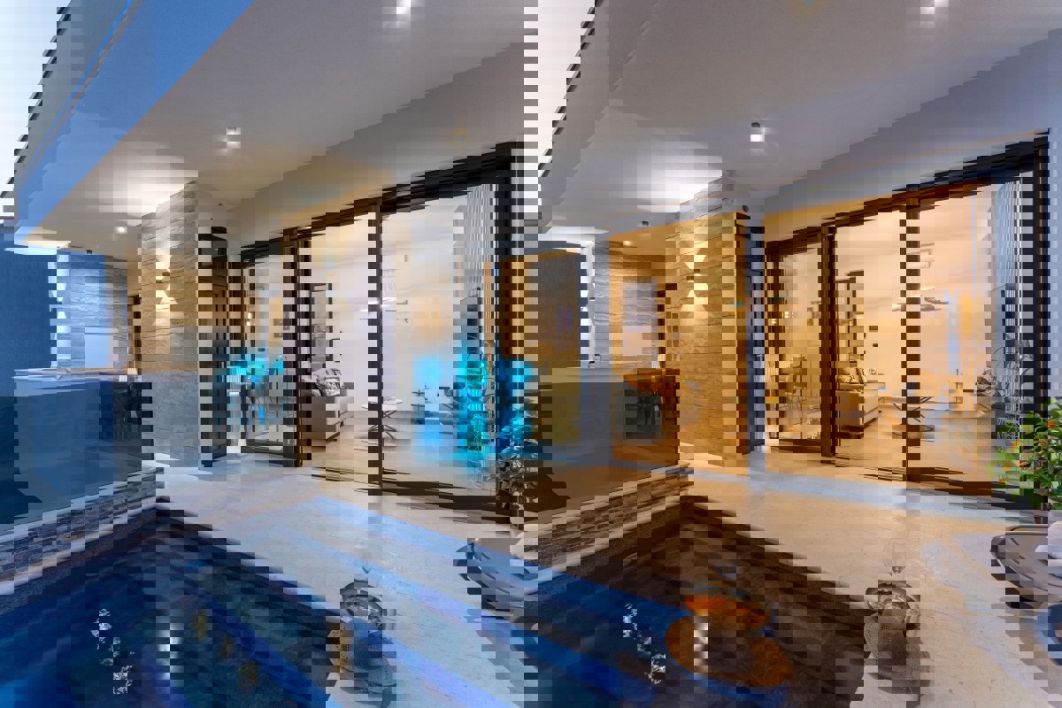 Villa di nuova costruzione con piscina e vista mare