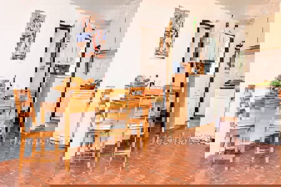 Casa con piscina e vista mare