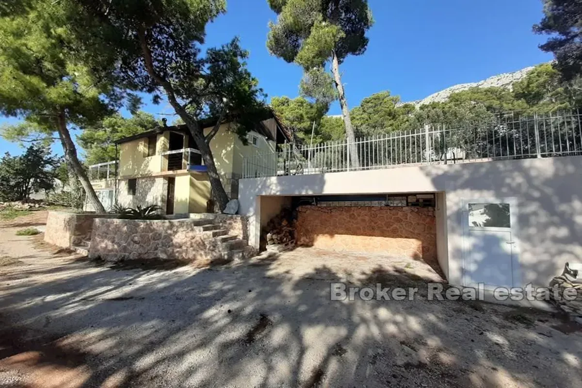 Casa con piscina e vista mare