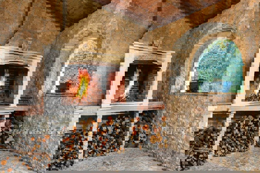 Bella villa autoctona in pietra