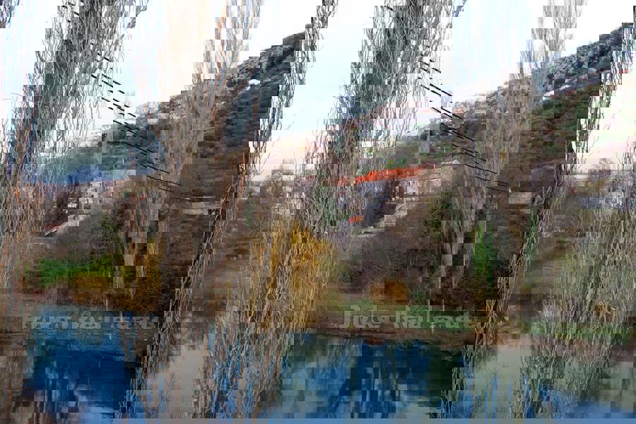 Vecchia casa di pietra per ristrutturazione, in vendita